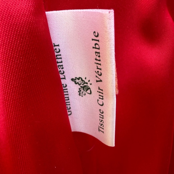 Stunning Vintage 90s Danier red suede coat w/ gold toggles - Picture 13 of 14